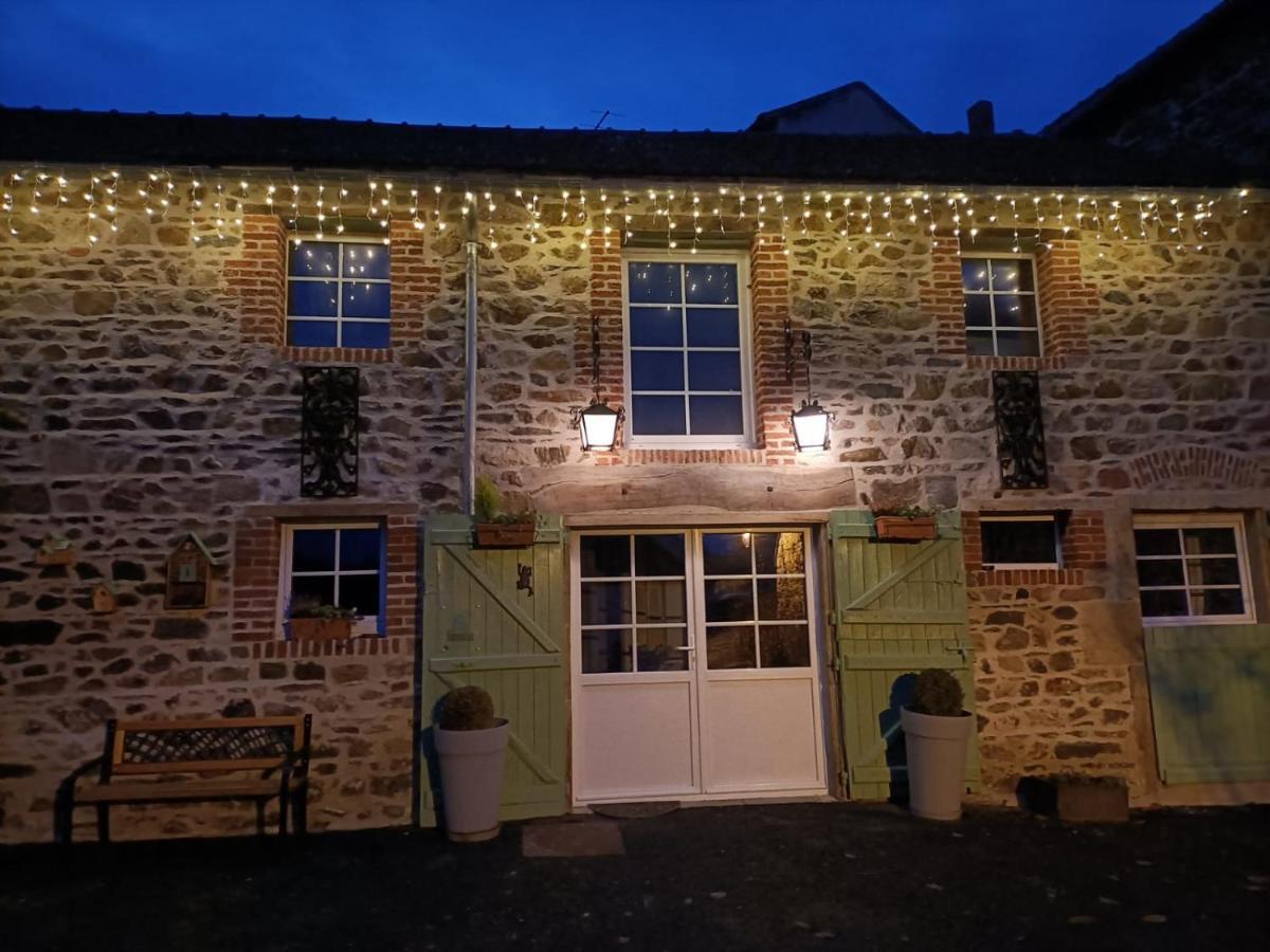 La Grenouille Amoureuse Menat Exterior photo
